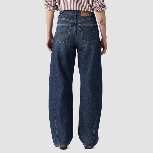 Levi’s cinch barrel in Classic Blue Women's Jeans in size, 27 , 28 , 29 , 30, 32 - Picture 3 of 6